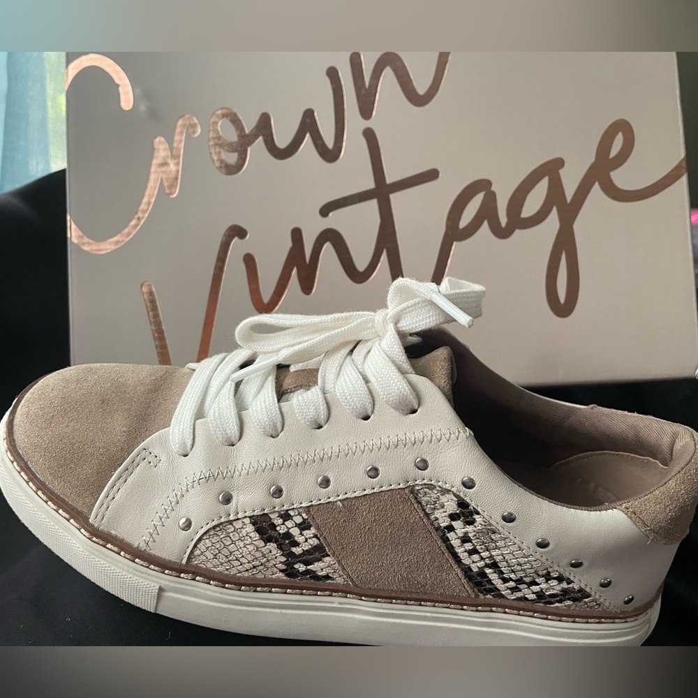 Crown Vintage- Kalinda style sneakers size 7.5M